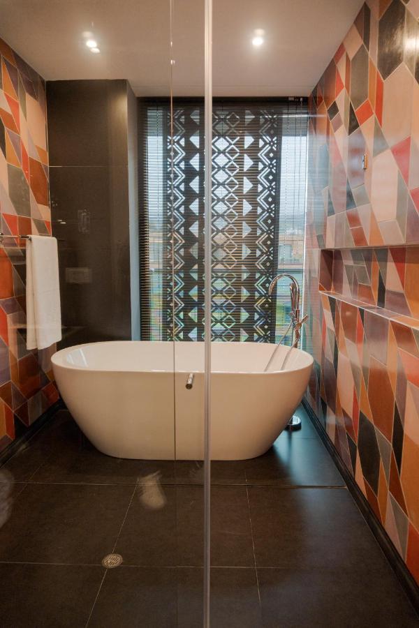 Hotel V1501 Пасто Екстер'єр фото A freestanding bathtub